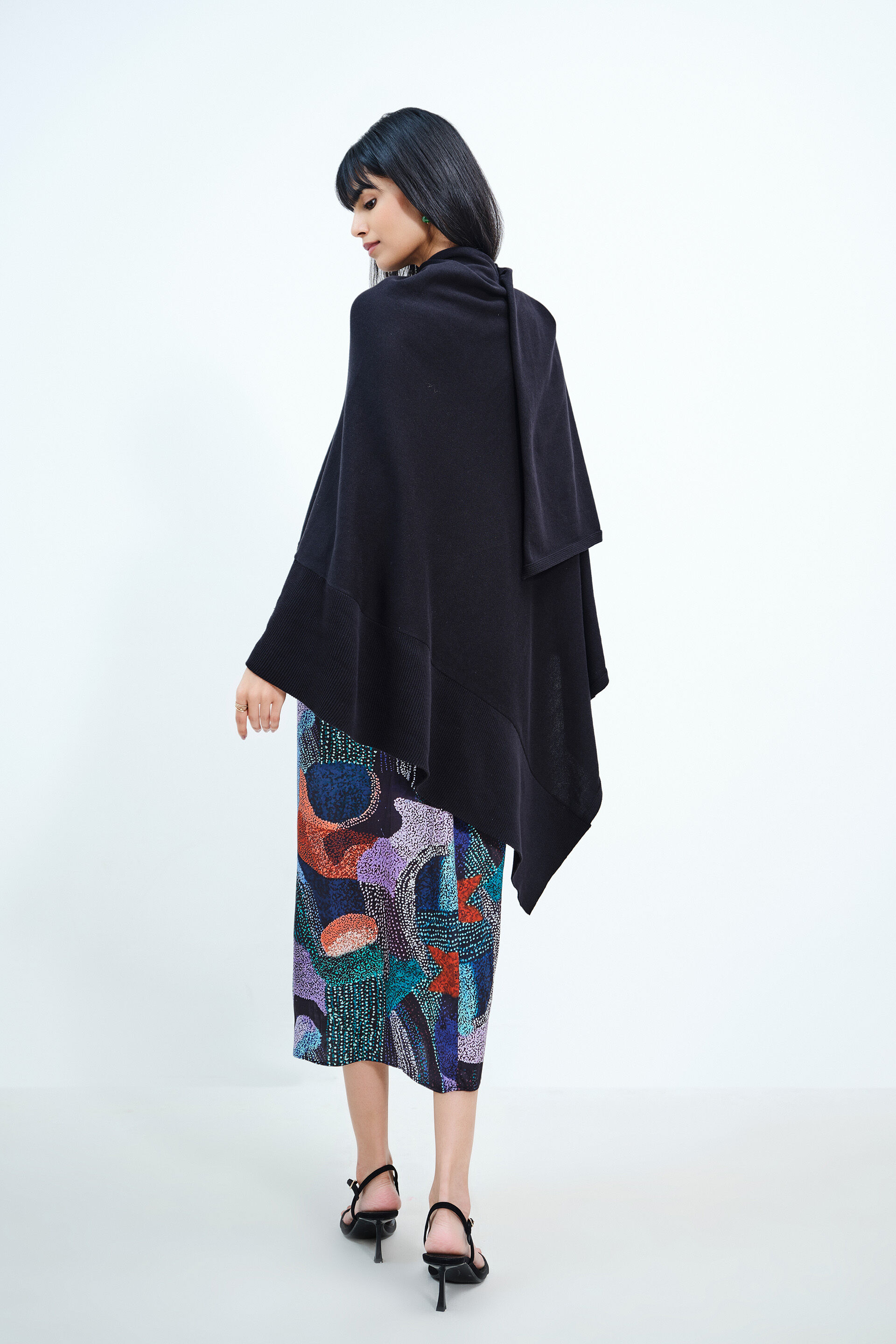 Obsidian Black Poncho, Black, image 4
