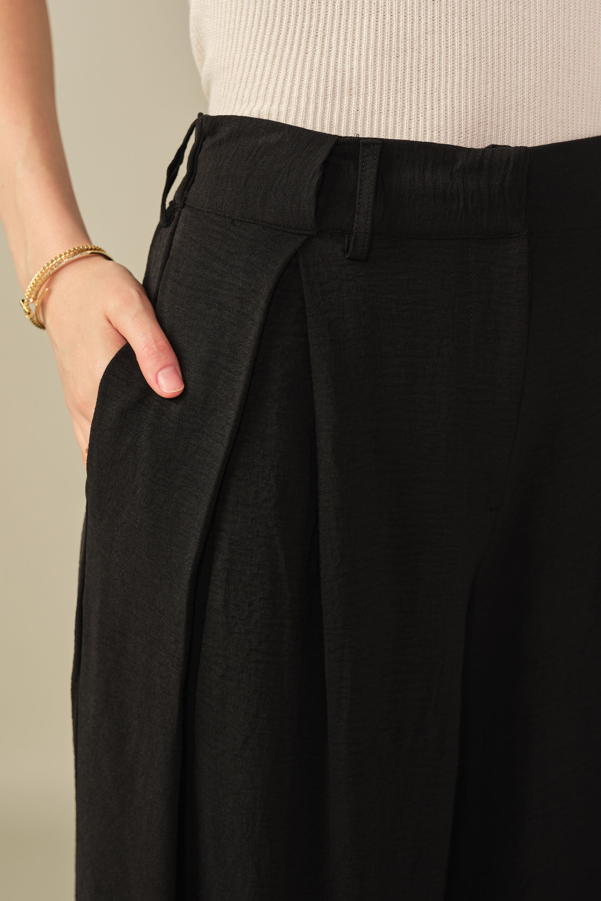 Solid Flared Trousers in Black, Black, image 2