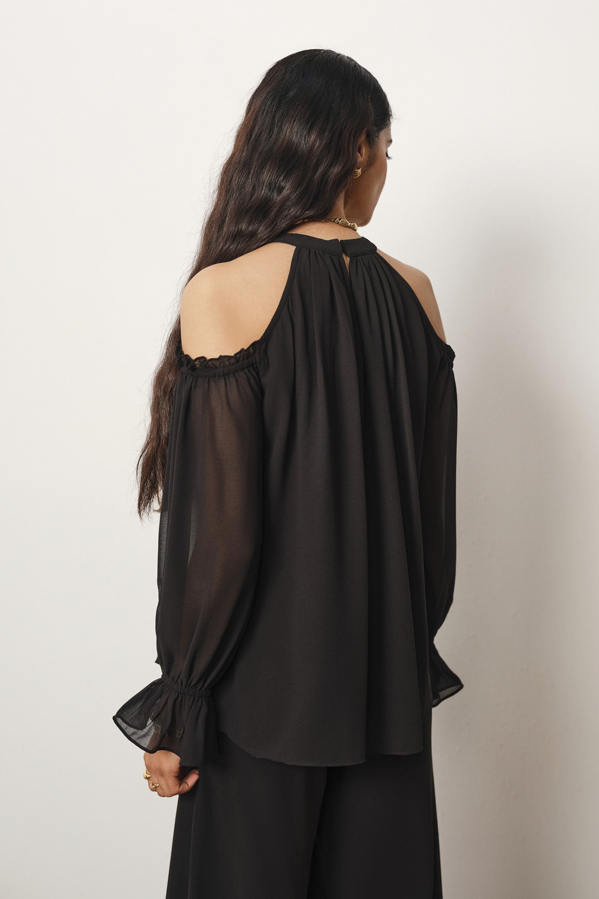 Cold Shoulder Peasant Sleeves Top in Black, Black, image 6