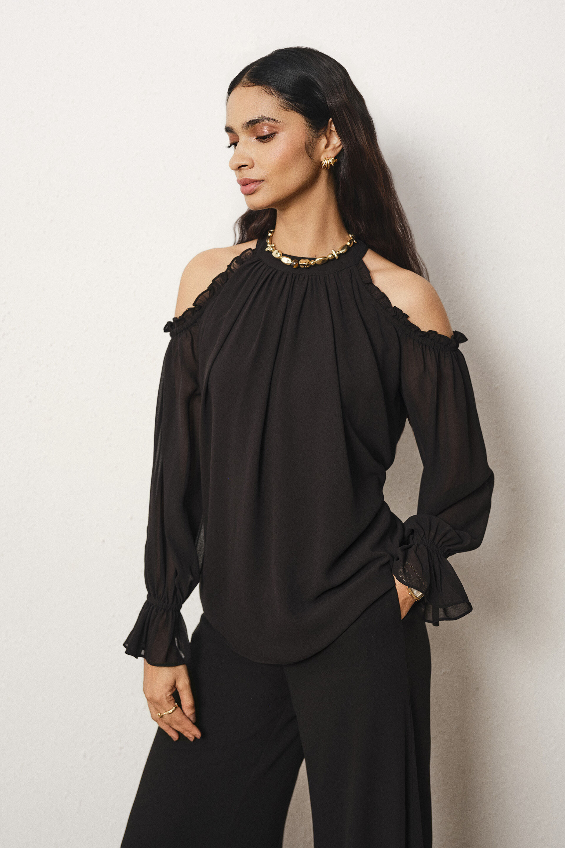 Cold Shoulder Peasant Sleeves Top in Black, Black, image 4