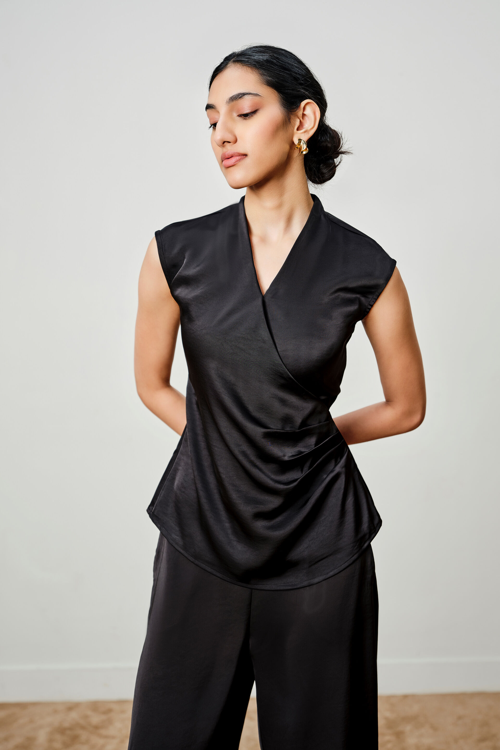 Dacnis Black Top, Black, image 1