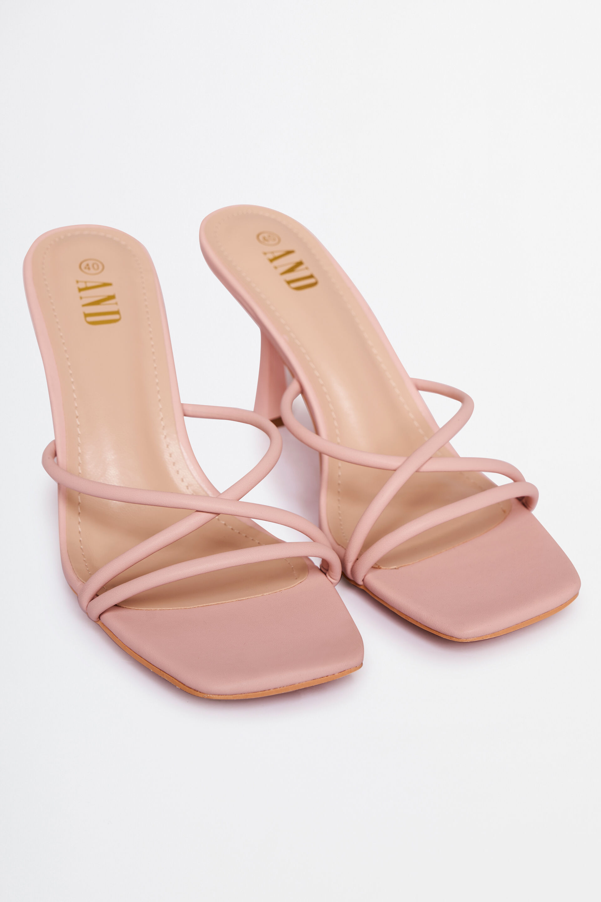 Stylish footwear for ladies 2025
