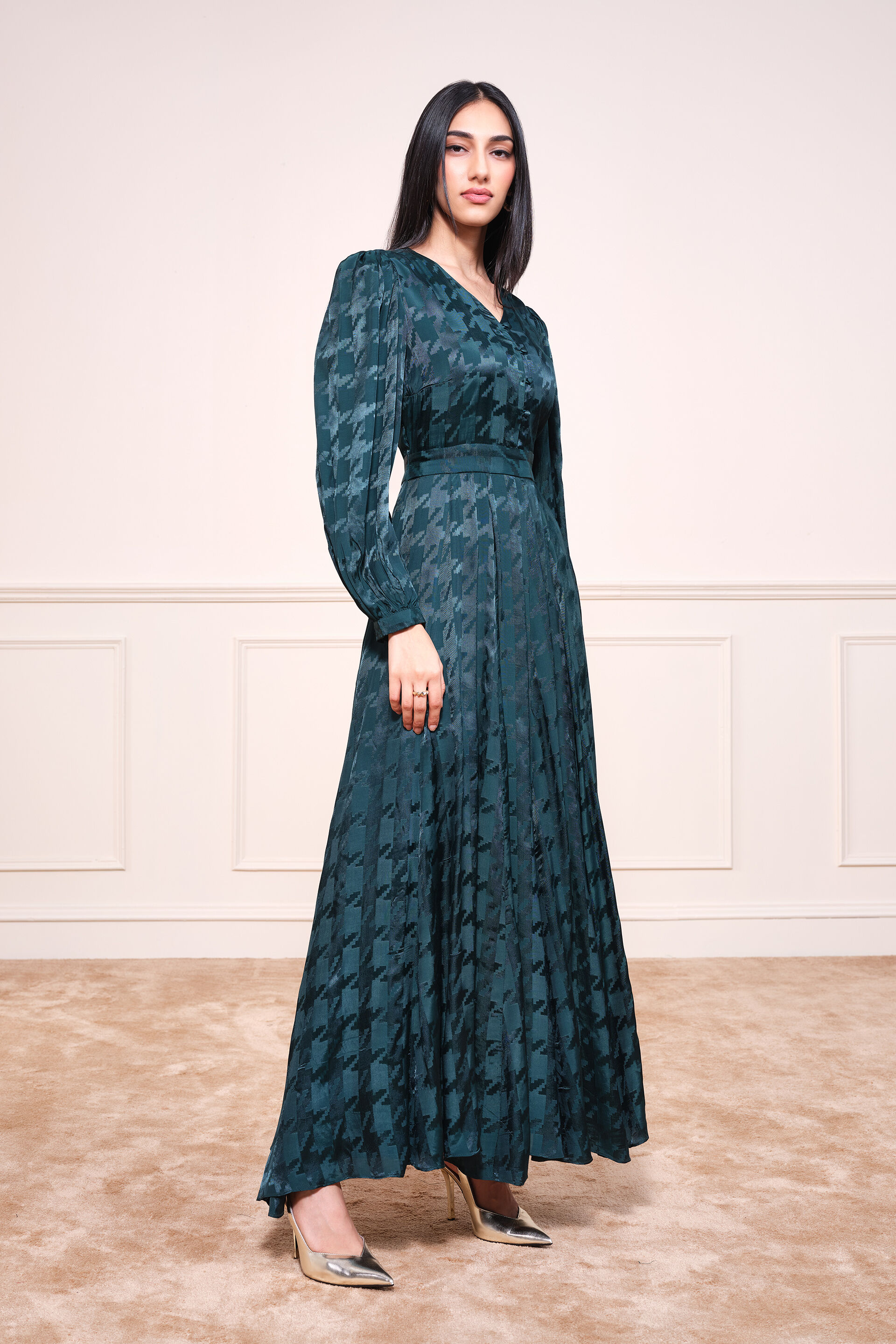 Kaitoke Chic Maxi Dress, Emerald Green, image 2