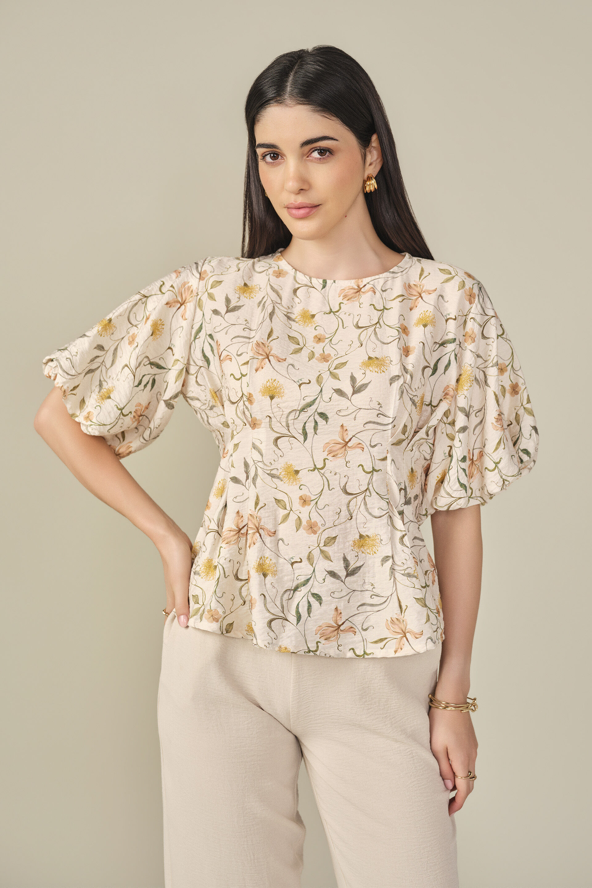 Floral Print Balloon Sleeve Top in Beige