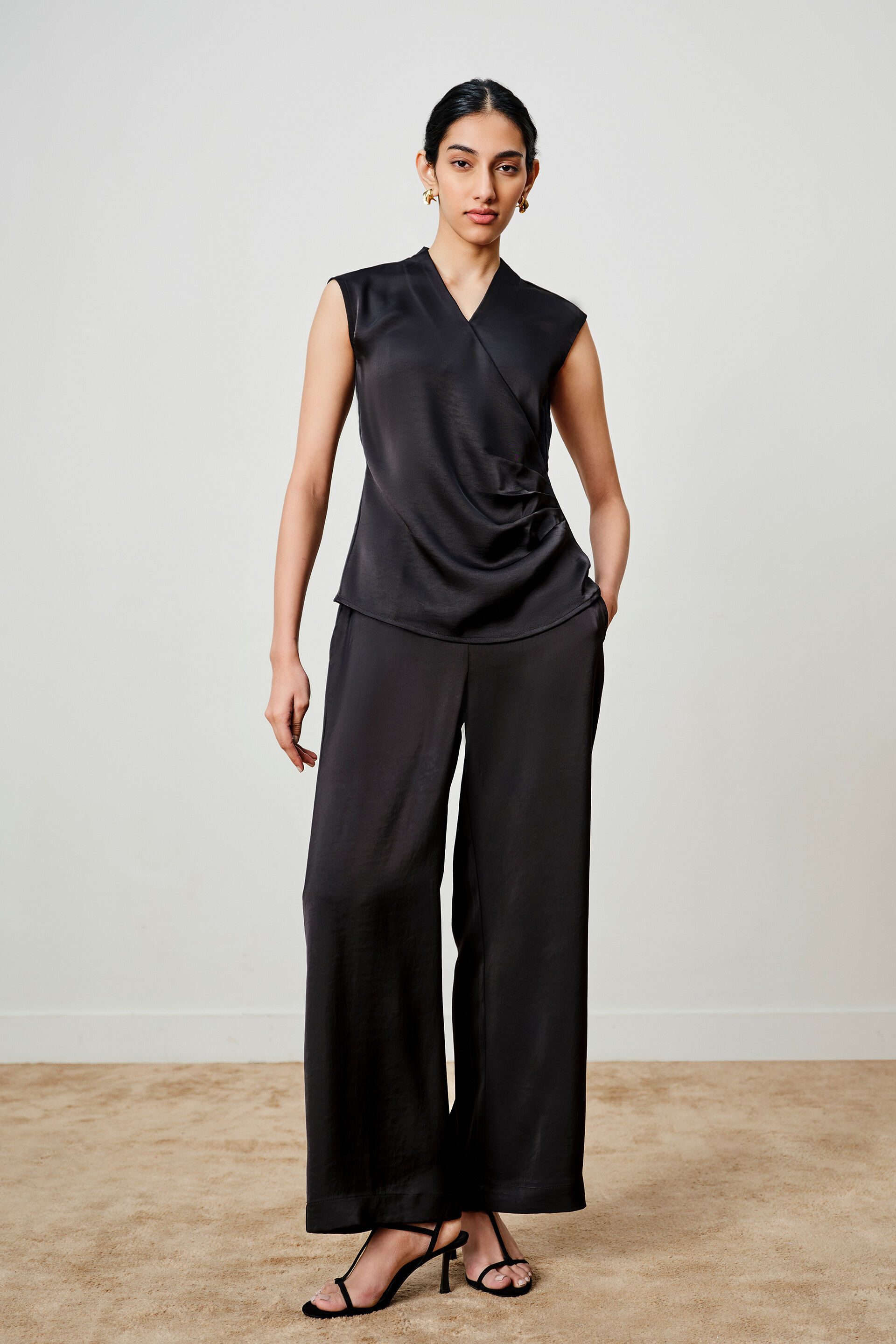 Dacnis Black Top, Black, image 2