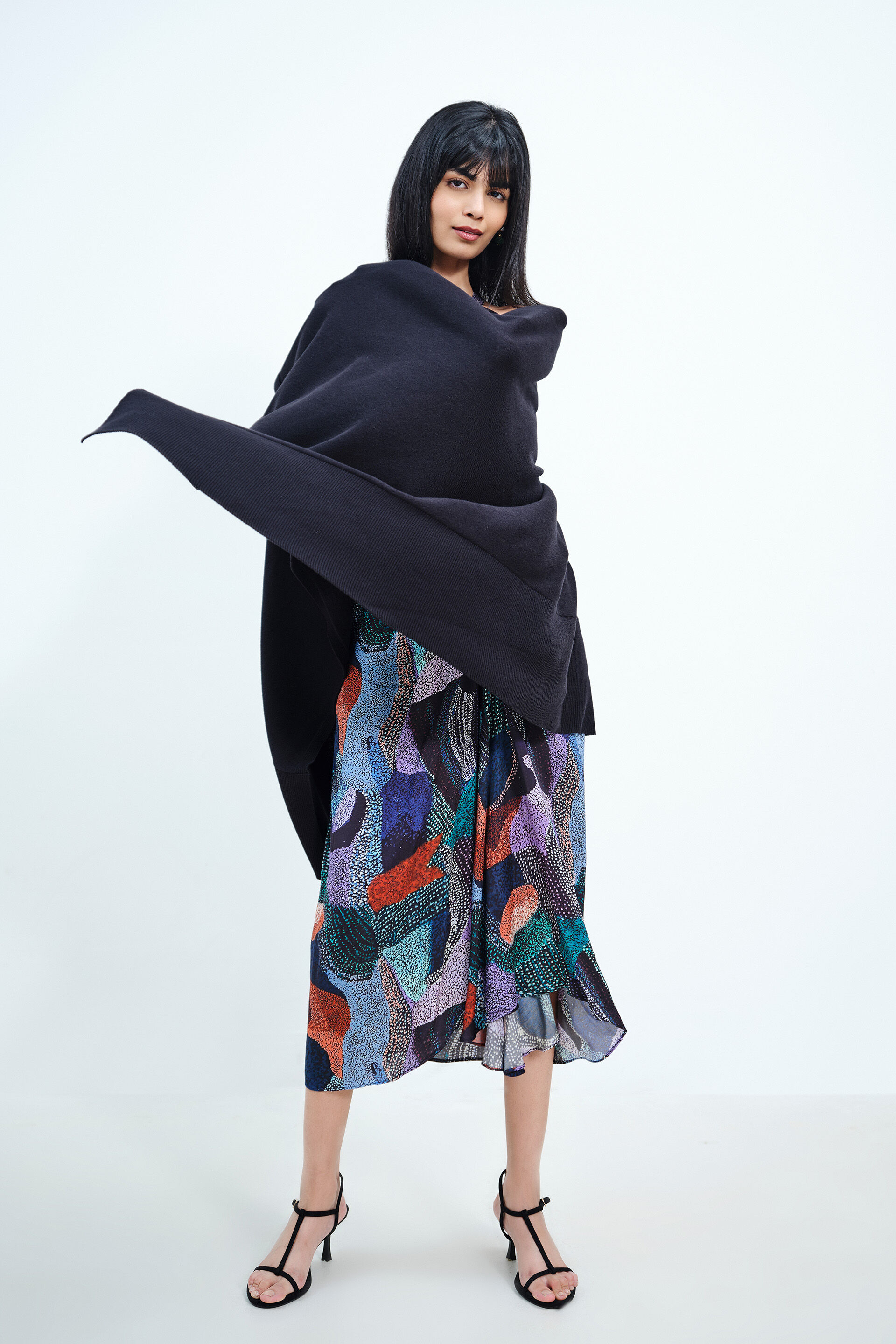 Obsidian Black Poncho, Black, image 3