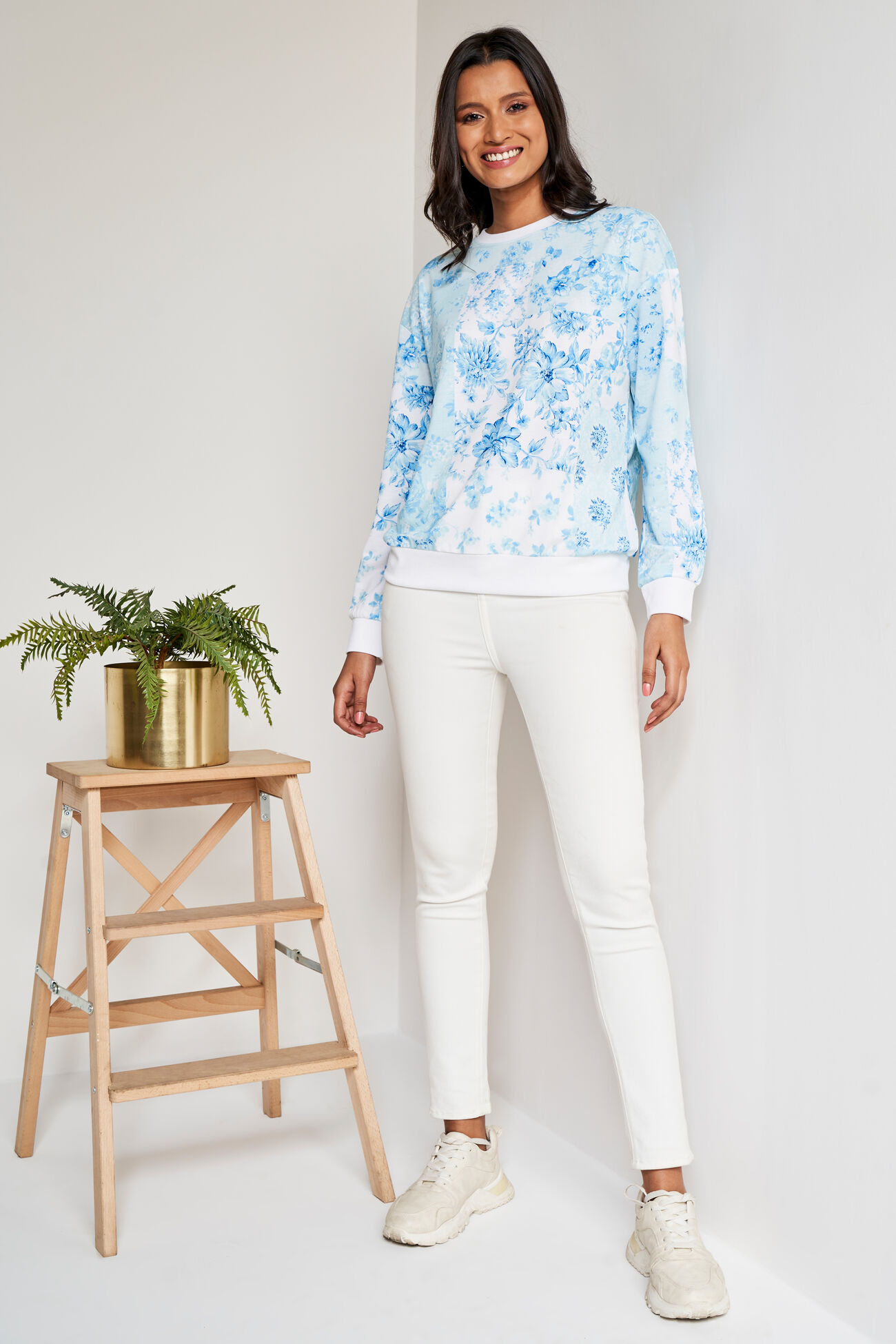 White And Blue Floral Straight Top, White, image 2
