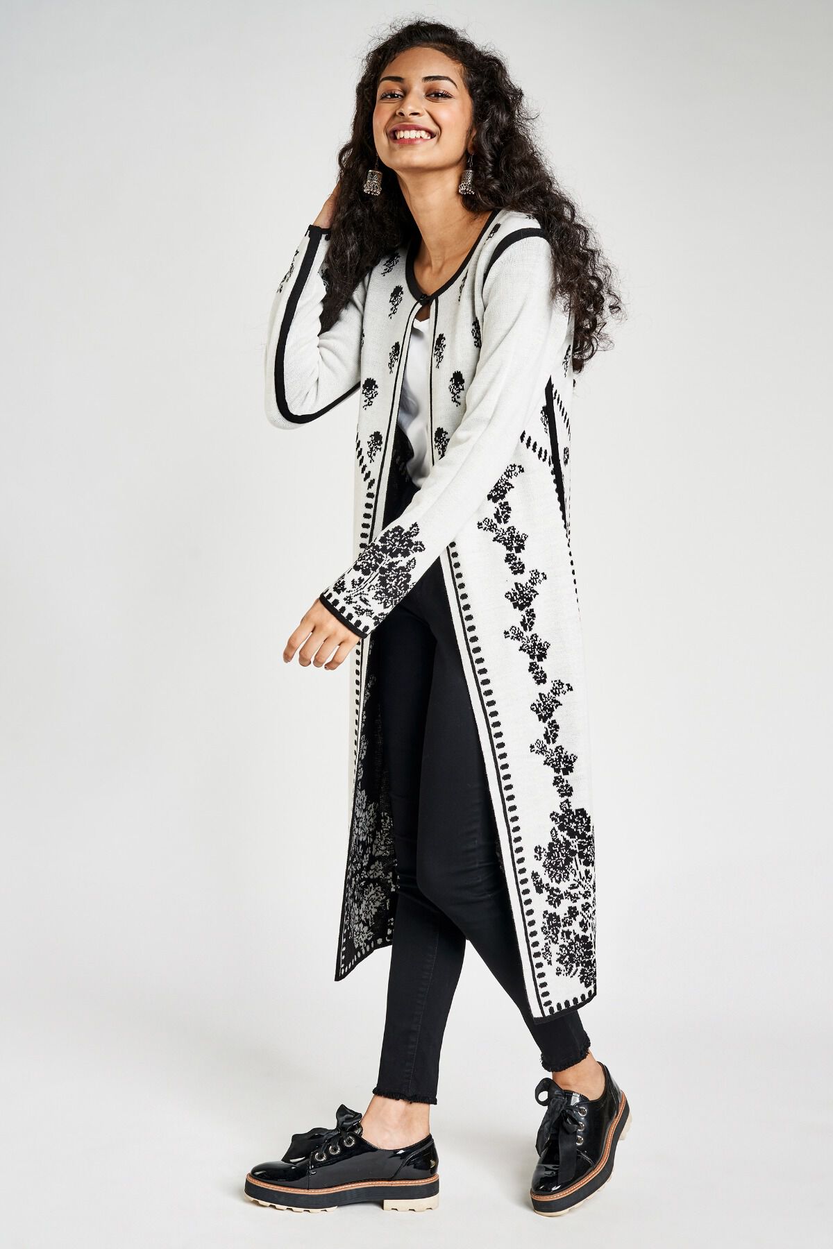 Buy Black Self Design Round Neck Reversible Shrug Sale Global Desi