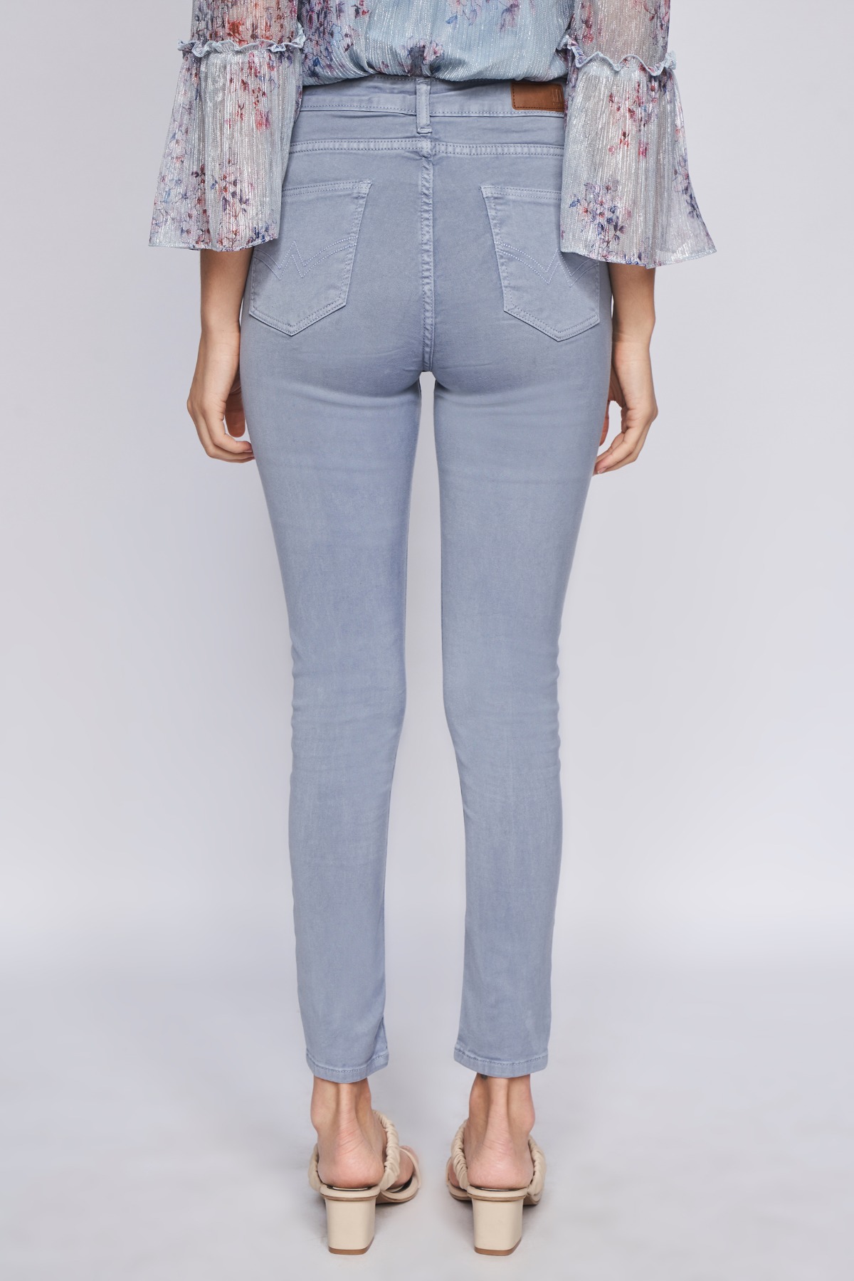 4 - Grey Bottom, image 4